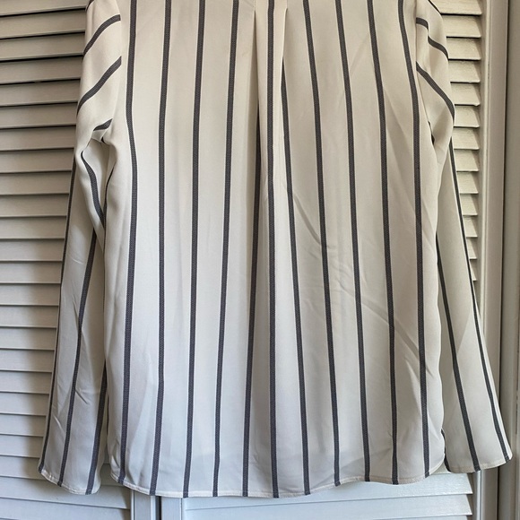 Aritzia | Babaton| Blouse - Picture 3 of 3